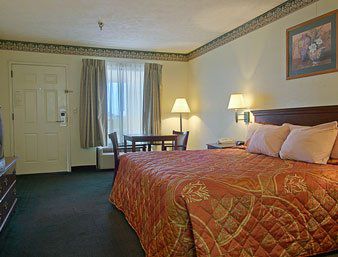 Relax Inn Canton Room photo